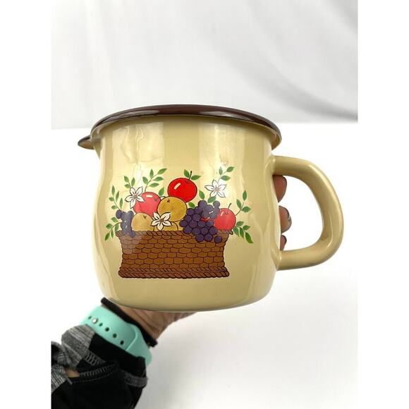 VTG Enamelware Metal Pitcher Fruit Basket Taiwan Mug Farmhouse FTDA 1980s - Picture 10 of 13